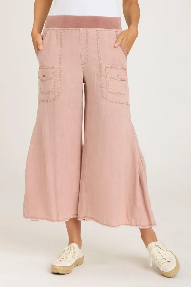 Clothing Crops XCVI Contina Crop Hydrangea Pigment