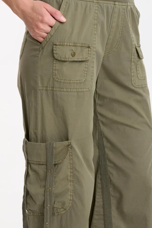 Clothing Crops XCVI Femke Cargo Crop Kombu Pigment