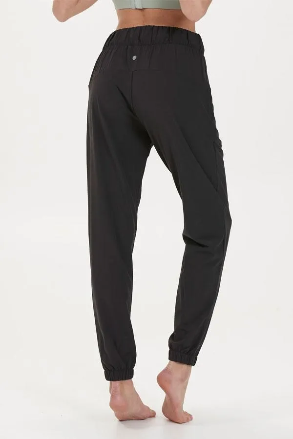 Sosandar Activewear Women Black Relaxed Fit Exercise Trousers With Pockets Black