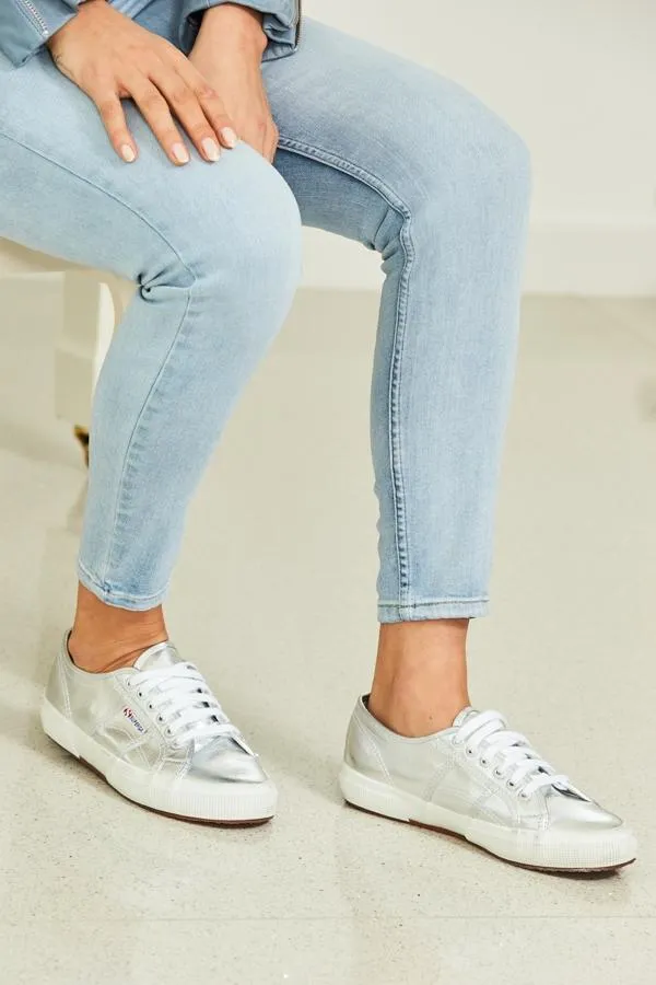 Sosandar Trainers 8211 Superga and Victoria Women Superga 2750 Silver Metallic Trainers Silver