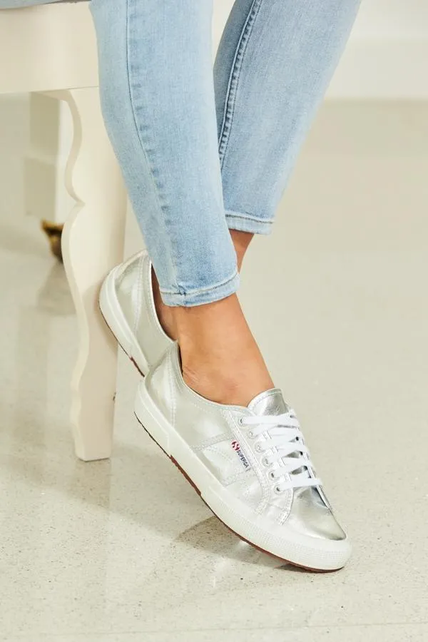 Sosandar Trainers 8211 Superga and Victoria Women Superga 2750 Silver Metallic Trainers Silver