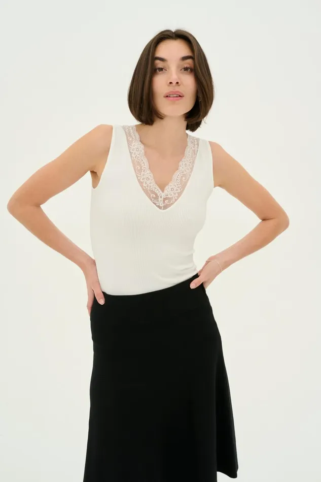 Tops and TShirts Women CULTURE CUcamilla Tshirt Spring Gardenia
