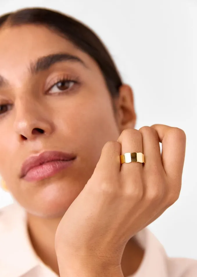 Women Jewellery Whistles Gold Scalloped Edge Ring