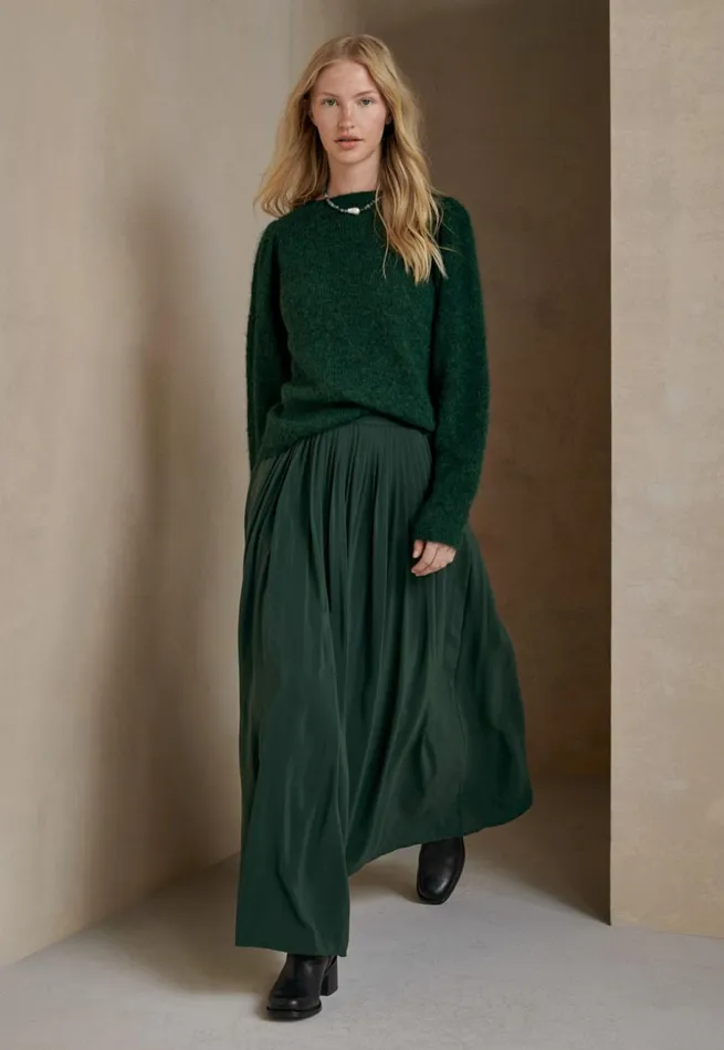 Women Long Pleated Skirt Poetry Fashion Dresses and Skirts